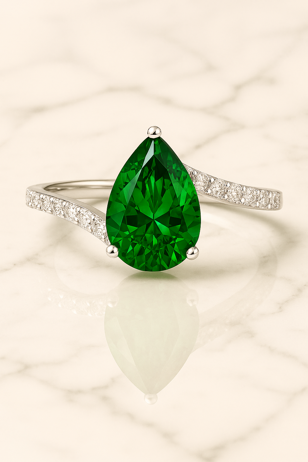 Anillo de Plata 925 con Esmeralda